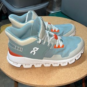 On Cloud Hi Womens size 8.5